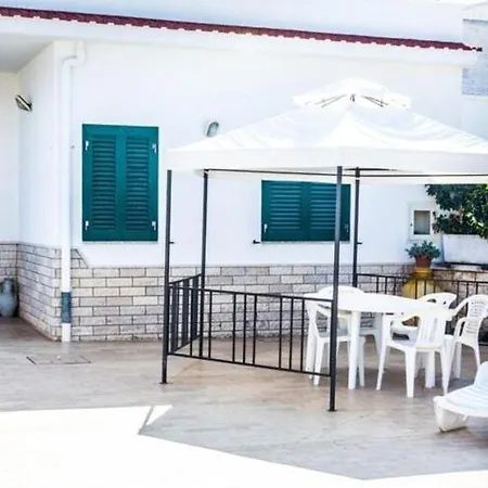 Trullo Cittadino With Above-ground Pool In Feriehus