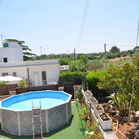 Trullo Cittadino With Above-ground Pool In Feriehus *