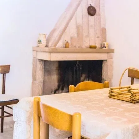 Trullo Cittadino With Above-ground Pool In Cisternino