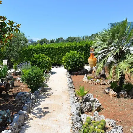 Trullo Cittadino With Above-ground Pool In