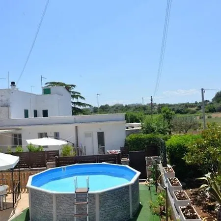 Trullo Cittadino With Above-ground Pool In Feriehus Cisternino